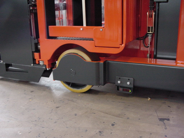 Rail guidance reflex sensors switch to auto straight wheel 